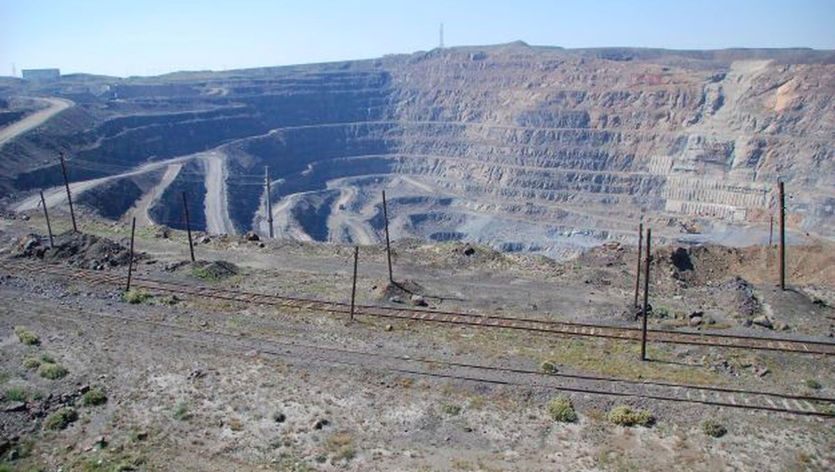 Investasi Mineral